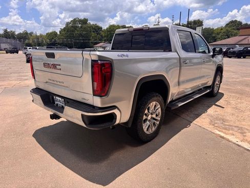 Used 2019 GMC Sierra 1500 SLT w/ SLT Premium Package AWD/4WD image 10