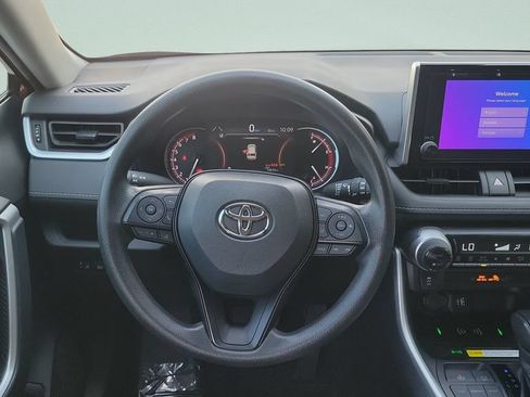 Used 2025 Toyota RAV4 XLE FWD image 12