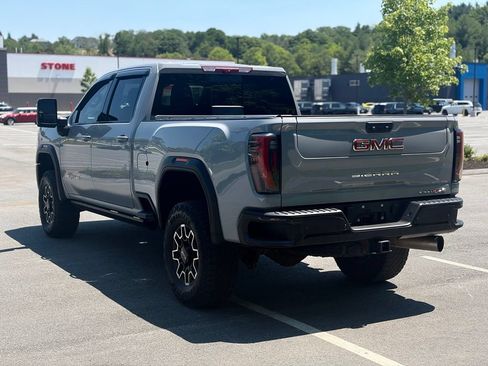 Used 2024 GMC Sierra 2500 AT4X AWD/4WD image 4