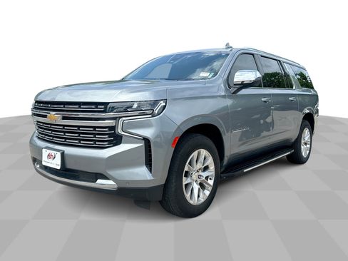 Used 2023 Chevrolet Suburban Premier RWD image 1