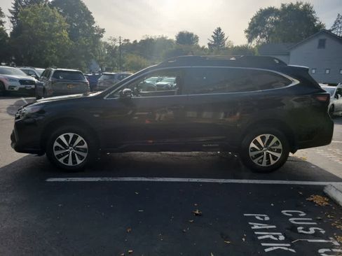 Certified 2025 Subaru Outback Premium image 7