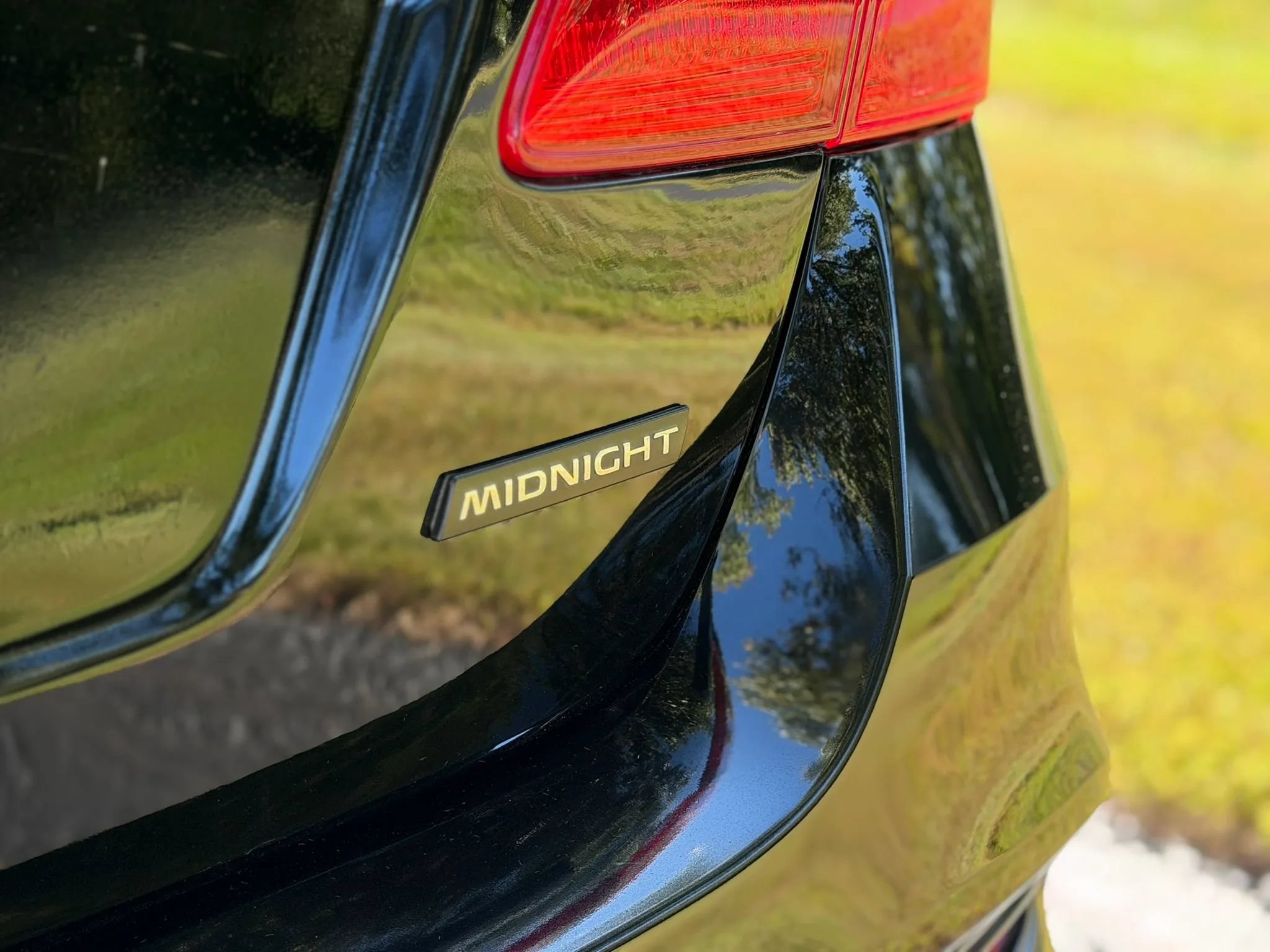 Used 2018 Nissan Sentra SR w/ SR Midnight Edition Package FWD image 9