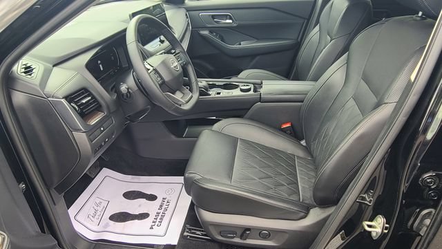 Used 2025 Nissan Rogue Platinum AWD/4WD image 12