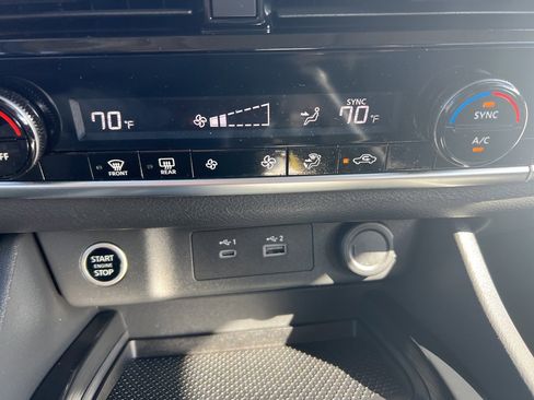 Used 2022 Nissan Rogue SV image 21