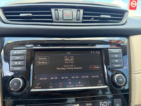Used 2018 Nissan Rogue SV w/ Premium Package FWD image 34