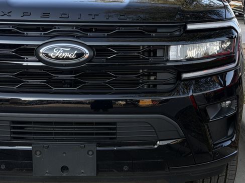 Used 2024 Ford Expedition Limited AWD/4WD image 9