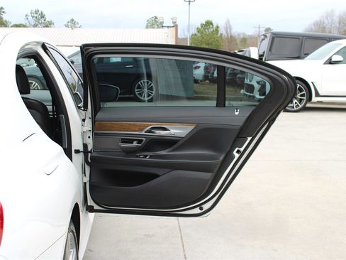 Used 2016 BMW 750i xDrive image 37