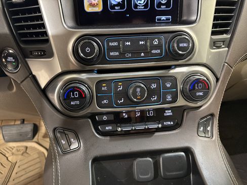 Used 2019 Chevrolet Tahoe LT w/ Luxury Package RWD image 17