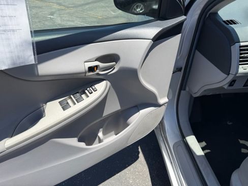 Used 2011 Toyota Corolla LE FWD image 12