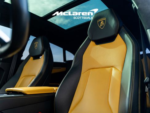 Used 2021 Lamborghini Urus image 10