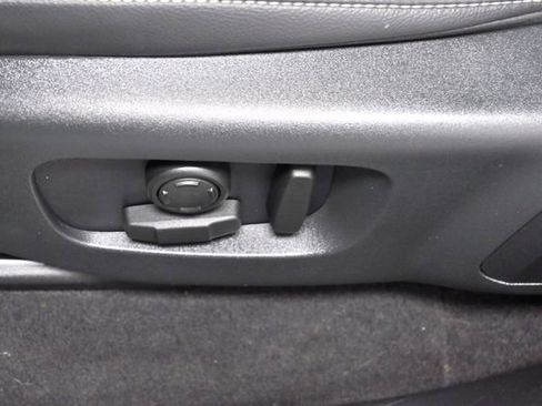 Used 2022 Land Rover Range Rover Velar R-Dynamic S image 17