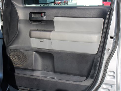 Used 2016 Toyota Sequoia SR5 image 20