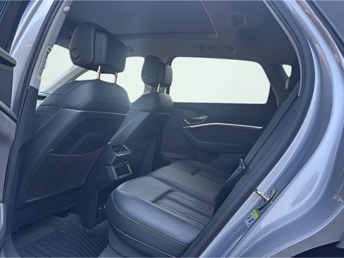 Used 2019 Audi e-tron Prestige w/ Prestige Package AWD/4WD image 15