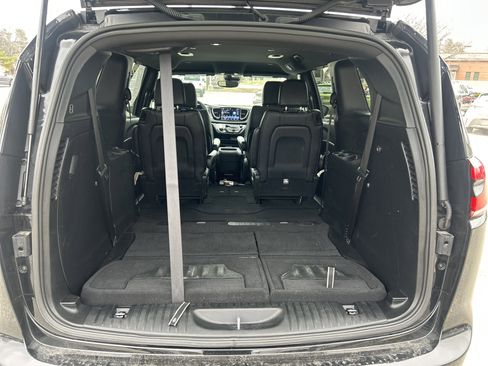 Used 2025 Chrysler Pacifica Select FWD image 18