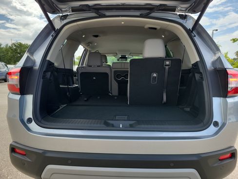 Used 2025 Honda Pilot EX-L image 8