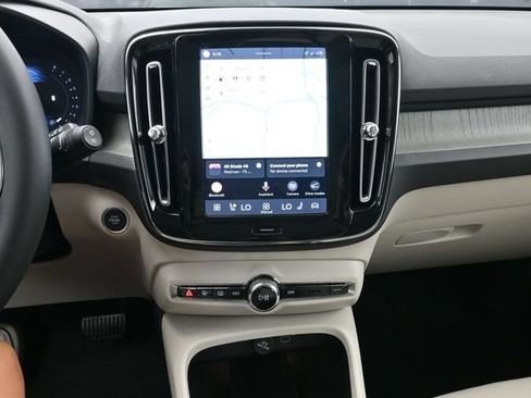 Used 2024 Volvo XC40 B5 Plus w/ Climate Package AWD/4WD image 13