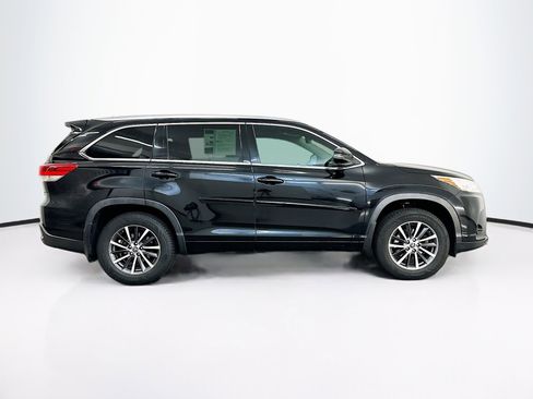 Used 2017 Toyota Highlander XLE w/ Protection Package #3 AWD/4WD image 10