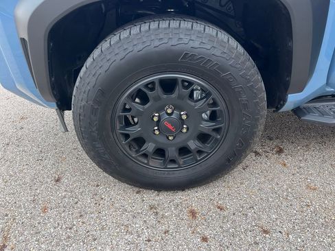 Certified 2025 Toyota 4Runner TRD Off-Road Premium image 34