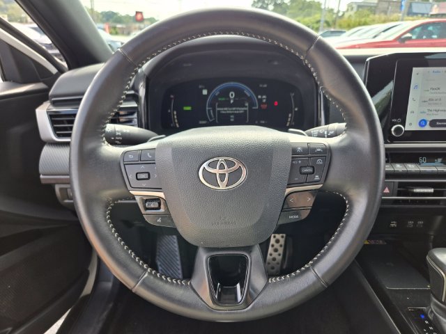Used 2025 Toyota Camry SE FWD image 28