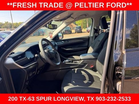 Used 2024 Jeep Grand Cherokee L Laredo RWD image 5