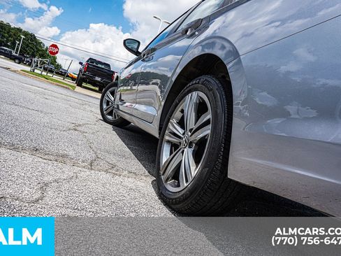 Used 2024 Volkswagen Jetta SE FWD image 14