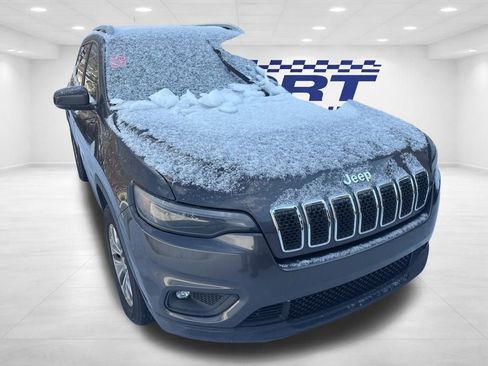 Used 2019 Jeep Cherokee Latitude Plus w/ Comfort/Convenience Group image 3