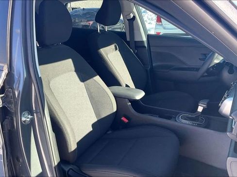Certified 2025 Hyundai Kona SE image 8