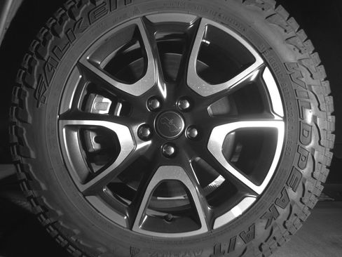 Used 2025 Jeep Compass Trailhawk image 12