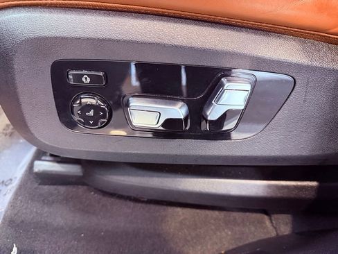 Used 2022 BMW X7 M50i image 24