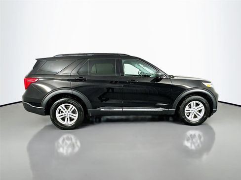 Used 2023 Ford Explorer XLT image 8
