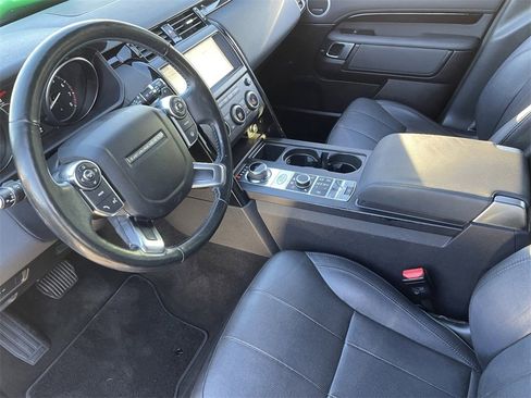 Used 2018 Land Rover Discovery SE image 19