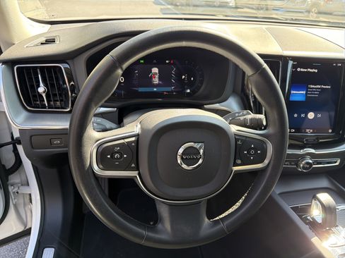 Certified 2023 Volvo XC60 B5 Core image 18