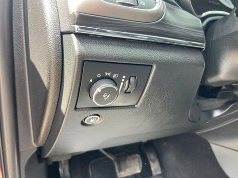 Used 2019 Jeep Grand Cherokee Limited AWD/4WD image 9