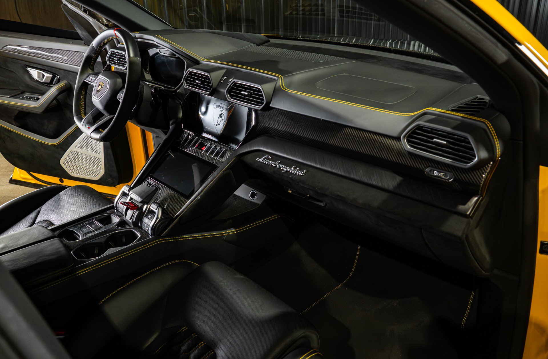 Used 2024 Lamborghini Urus Performante AWD/4WD image 39
