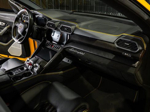 Used 2024 Lamborghini Urus Performante AWD/4WD image 39