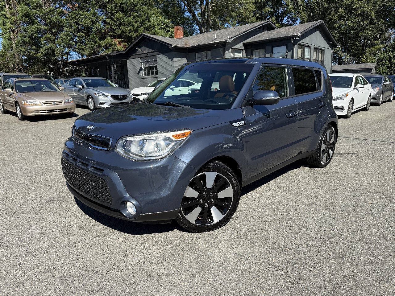 Used 2015 Kia Soul ! w/ Sun & Sound Package FWD image 1