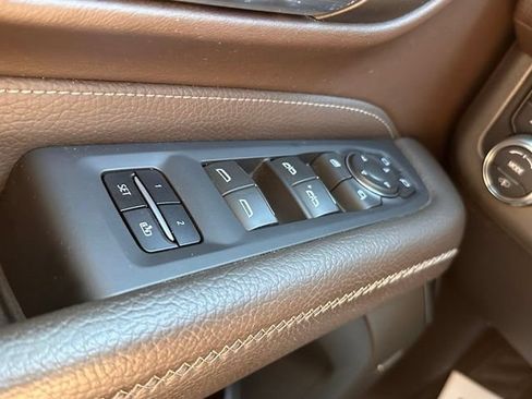Used 2023 GMC Yukon Denali w/ Denali Reserve Package AWD/4WD image 19