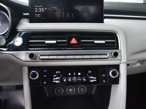 Used 2025 Genesis G70 2.5T AWD/4WD image 18