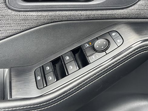 Used 2021 Nissan Rogue S image 19