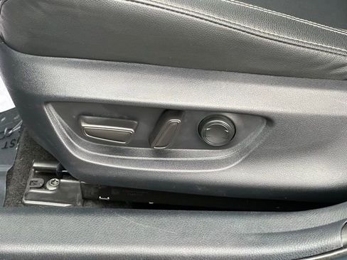 Used 2025 Toyota Camry SE image 30