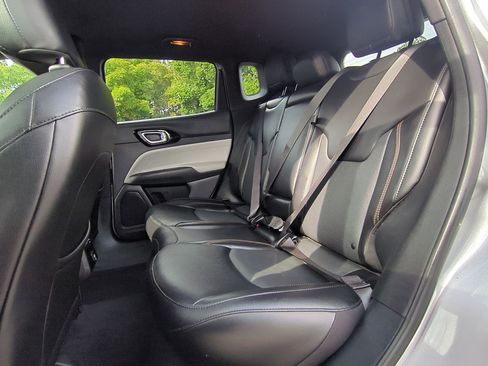 Used 2023 Jeep Compass Limited image 30