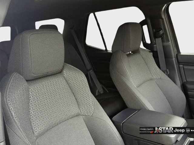 Used 2025 Toyota 4Runner SR5 AWD/4WD image 13