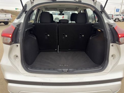 Used 2024 Nissan Kicks S image 9