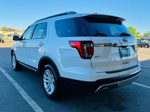 Used 2017 Ford Explorer XLT w/ Equipment Group 202A image 7