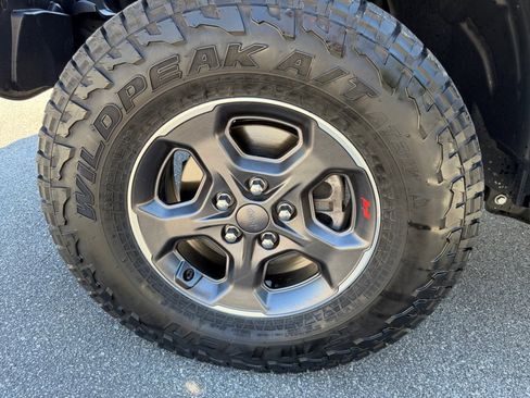 Used 2020 Jeep Gladiator Overland image 31