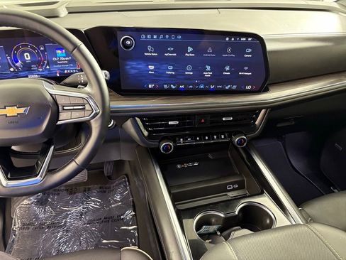 Used 2025 Chevrolet Suburban Premier image 29