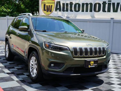 Used 2019 Jeep Cherokee Latitude w/ Popular Appearance Group AWD/4WD image 3