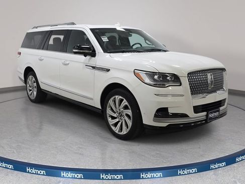 Certified 2024 Lincoln Navigator L Reserve AWD/4WD image 3