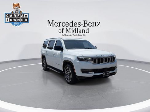Used 2023 Jeep Wagoneer 4WD w/ Premium Group I image 2