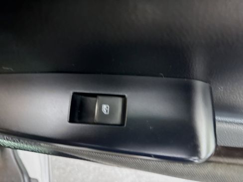 Used 2017 Toyota Highlander LE w/ Carpet Mat Package FWD image 30